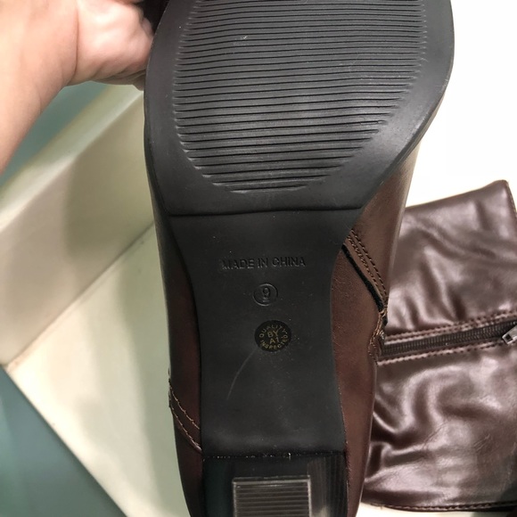 ***SOLD NWOT Leather Heeled Boots - Picture 4 of 4